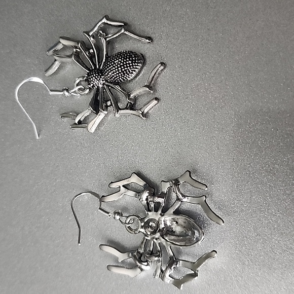 SPIDER Earrings POSHER Favorite - Picture 3 of 5